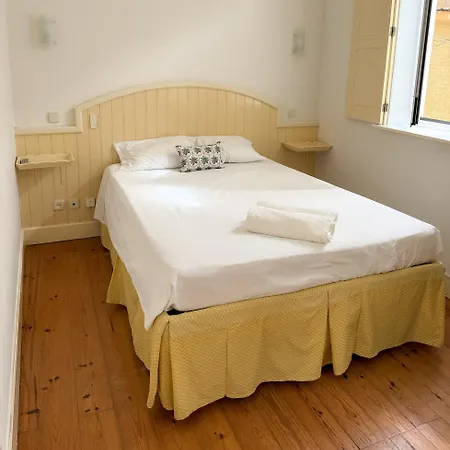 Casa Ancoras Historic In Buarcos Portugal 3*