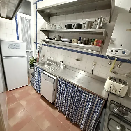 Pensionat Casa Ancoras Historic In Buarcos Portugal 3*